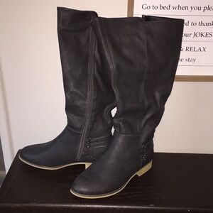Bundle Discount! 🔥 
Black tall boots - brand new!!